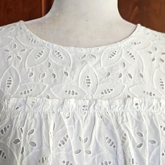 Vineyard Vines NWT Eyelet Top - Picture 2 of 11